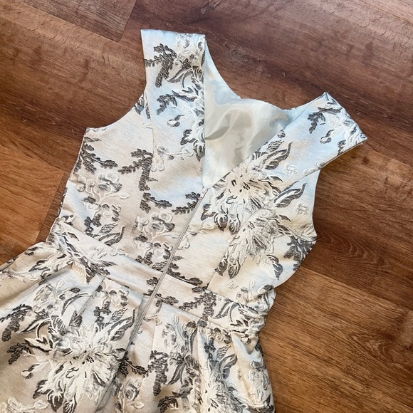 Elegant cocktail dress size 6 - Picture 10 of 10